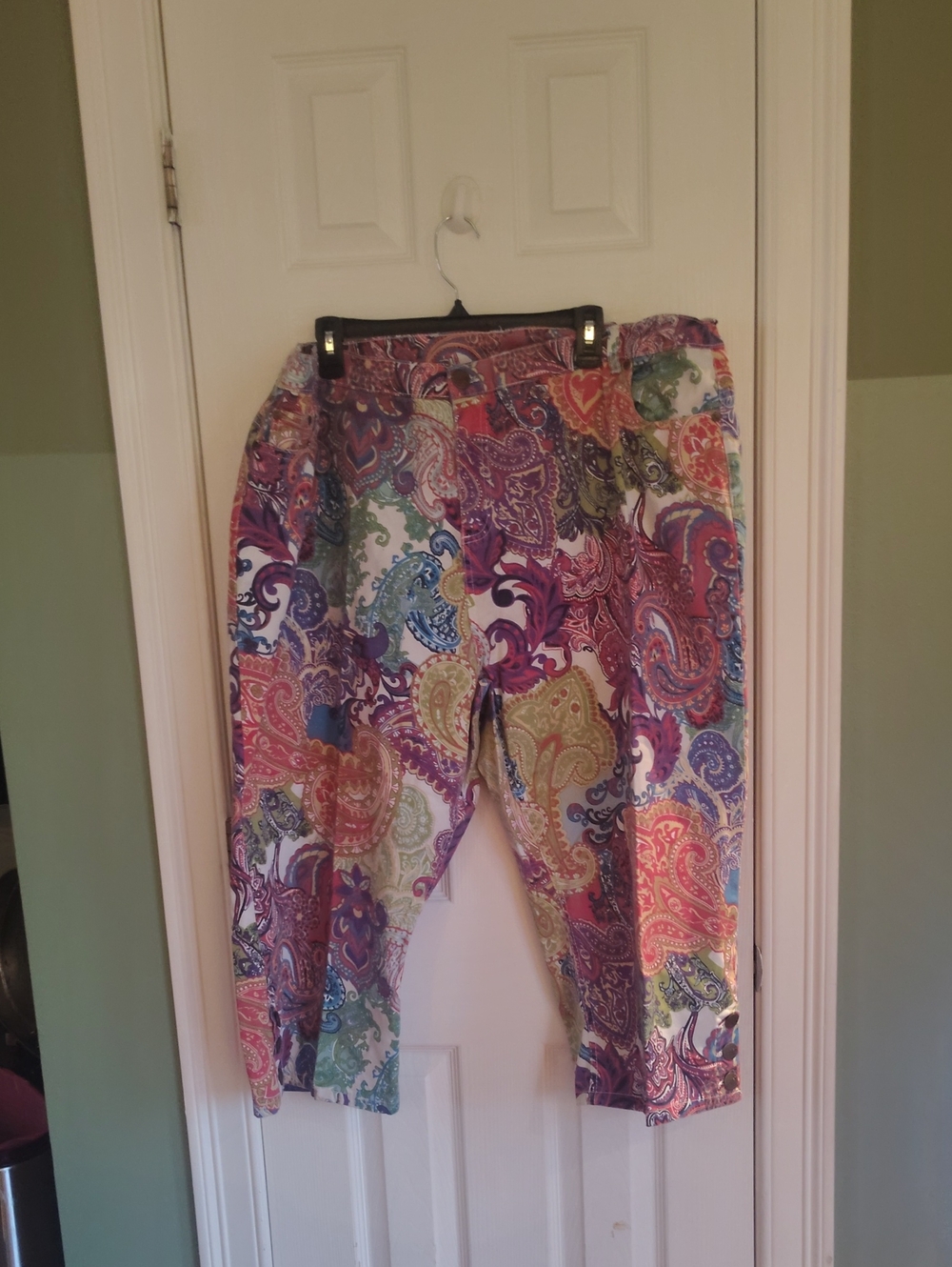 Koret Multicolor Paisley Capris
